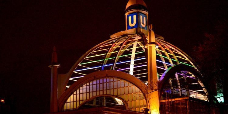 Exploring the Vibrant Nightlife of Baku, Azerbaijan